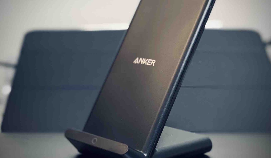 【徹底レビュー】Anker PowerWave 10 Stand(改善版) ！iPhoneユーザーはどのワイヤレス充電器がおすすめ？