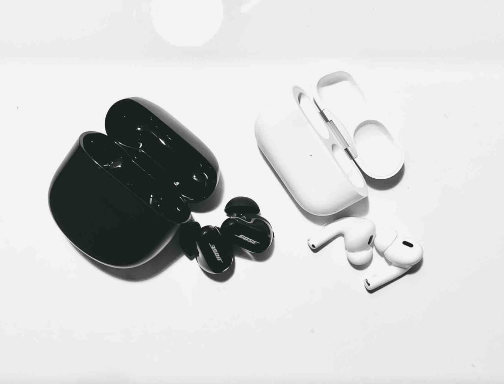 BoseQCEarbuds2AirPodsPro2-3